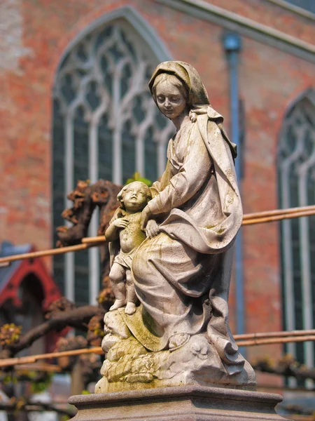 Madonna és a gyermek szobor, Brugge — Stock Fotó