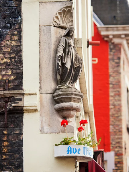 Madonna staty, Brygge — Stockfoto