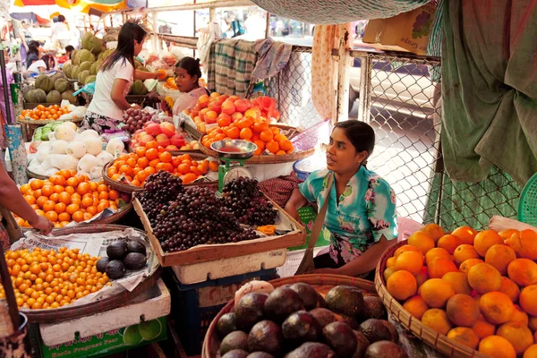 Straatmarkt in Yangon — Stockfoto