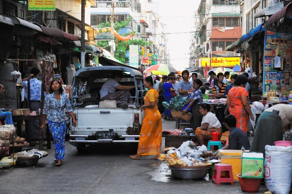 ヤンゴンの通り市場 — ストック写真
