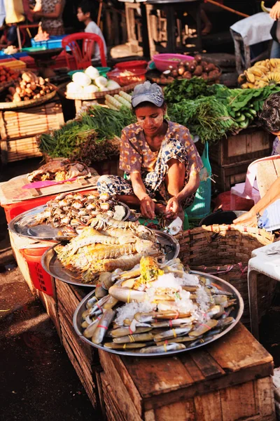 Mercato di strada a Yangon — Foto Stock