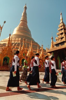 Shwedagon Pagoda Birmanya öğrenciler
