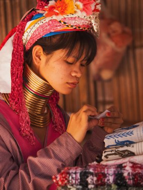 uzun boyunlu kadın Tayland