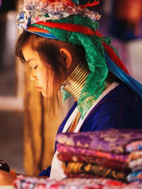 uzun boyunlu kadın Tayland