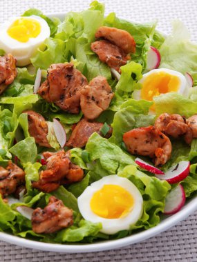 Haşlanmış yumurta Tavuk salatası
