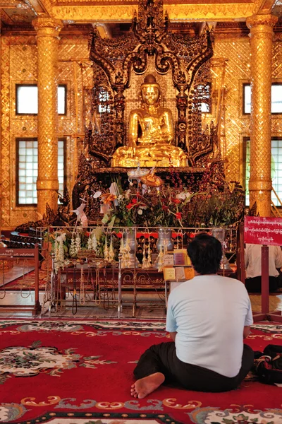 Inside Botataung Pagoda, Yangon — Stock Photo, Image