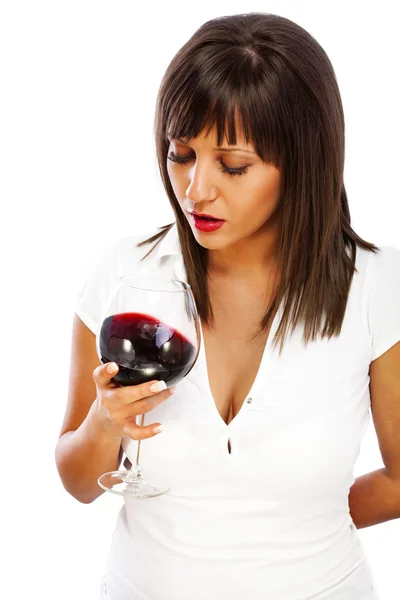 Jonge vrouw drinken van rode wijn — Stockfoto