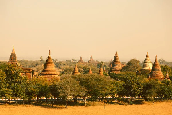 Antiguas pagodas en Bagan, Myanmar — Foto de Stock