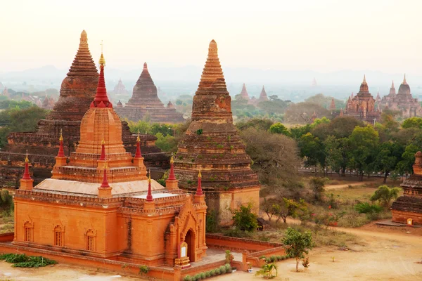 Pagode Bagan la răsărit — Fotografie, imagine de stoc