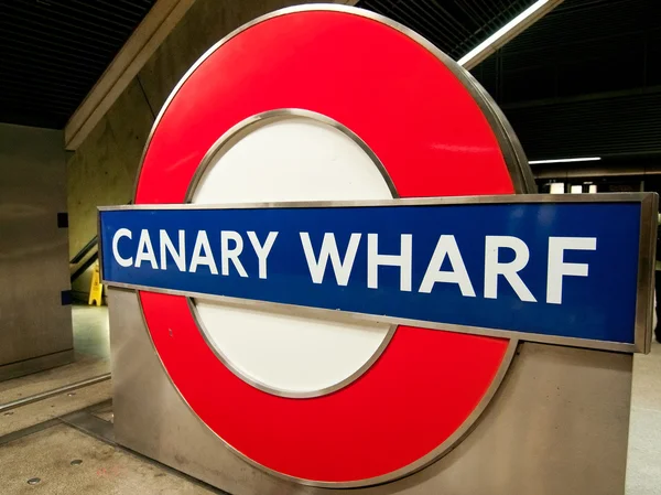 Ondergrondse teken Canary Wharf, Londen — Stockfoto