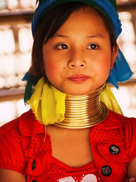 Женщина с длинной шеей в Таиланде — стоковое фото