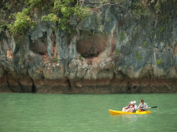 Kayaking in Pang Nga Bay — Stock Photo, Image