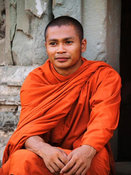 Monk in Angkor Wat, Cambodia — Stock Photo, Image