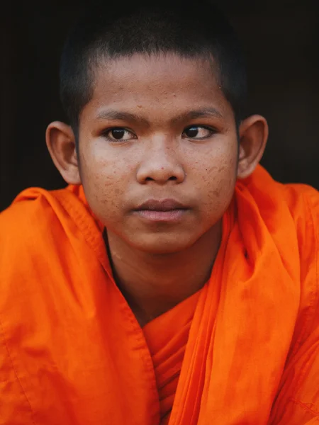 Monk in Angkor Wat, Cambodia — Stock Photo, Image