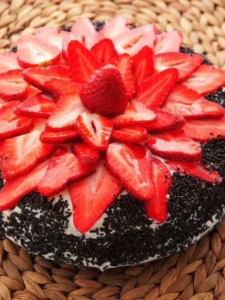Chocolate cake with strawberries — Stock Photo, Image