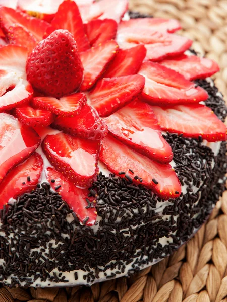 Chocolate cake with strawberries — Stock Photo, Image