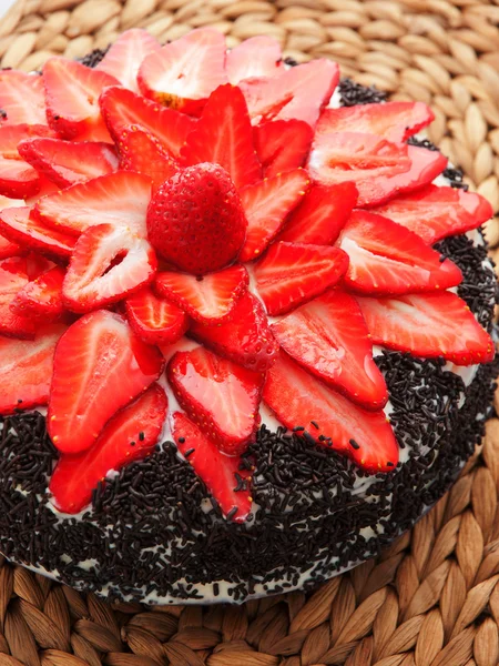 Chocolate cake with strawberries — Stock Photo, Image