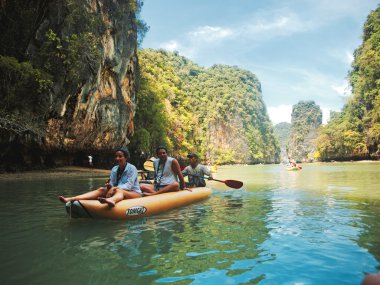 Pang Nga Körfezi içinde kanosu