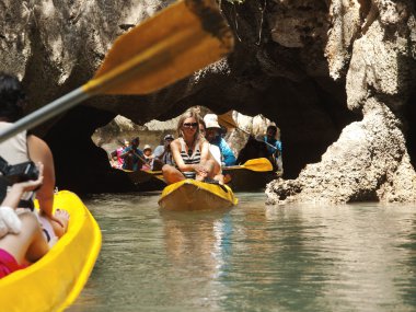 Pang Nga Körfezi, Tayland'da Kayak