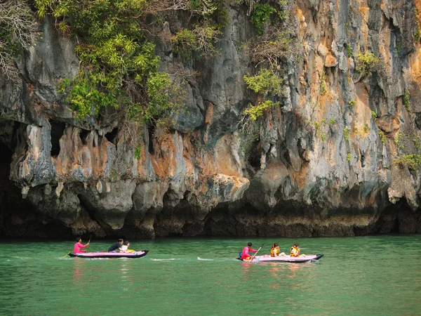 Kayaking in Pang Nga Bay — Stock Photo, Image