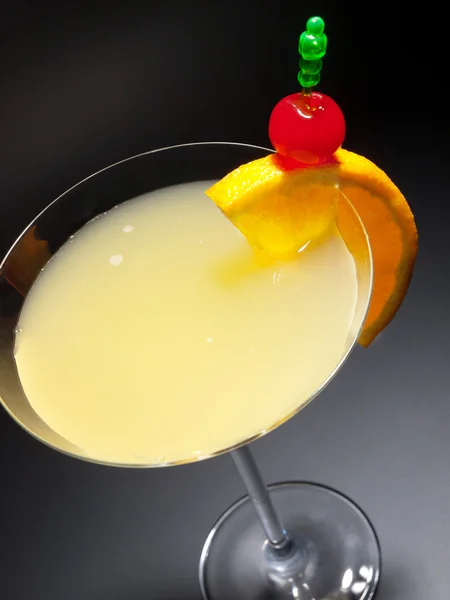 Cocktail Bronx on dark — Stock Photo, Image