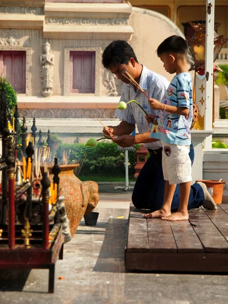 Worshiping Buddha, Thailand — Stock Photo, Image