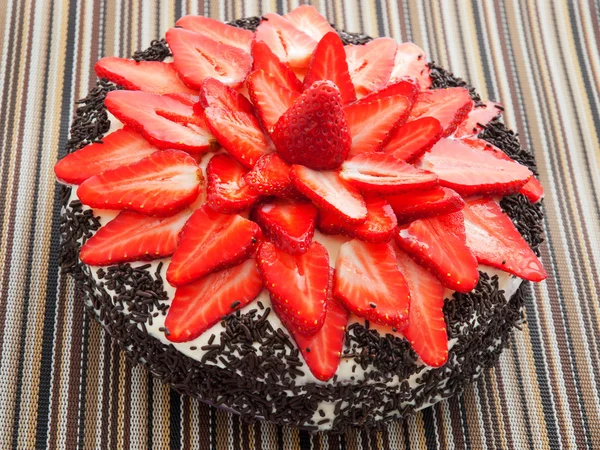 Chocolate cake with strawberries — Stock Photo, Image