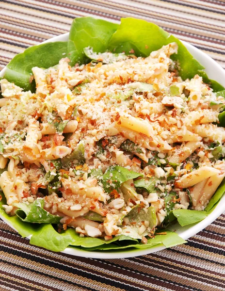 Salada Penne com nozes — Fotografia de Stock