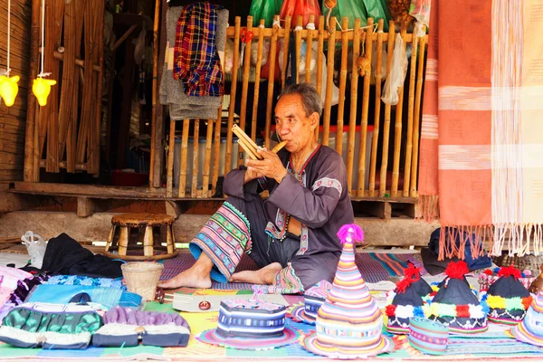 Senior Thai man performing music — Stock Photo, Image