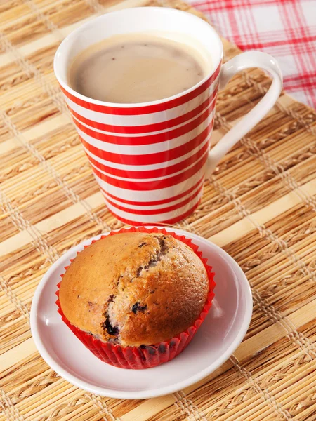 Muffins aux baies avec café — Photo