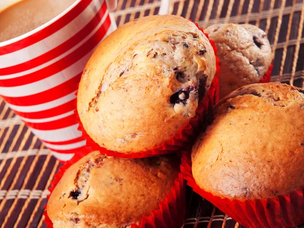 Berry muffins med kaffe — Stockfoto