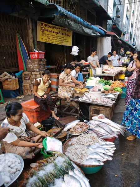Street Market in Yangon — Stock Photo, Image