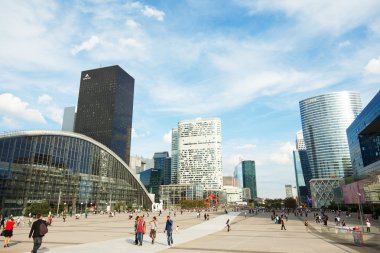 Paris La Defance binaların