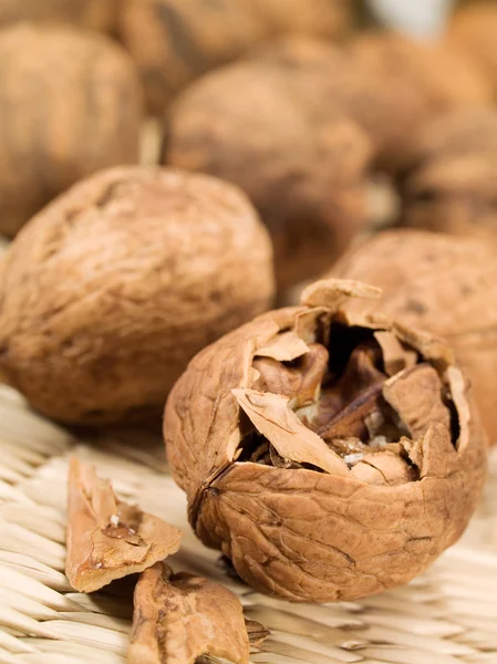 Nueces alimentos sobre fondo — Foto de Stock