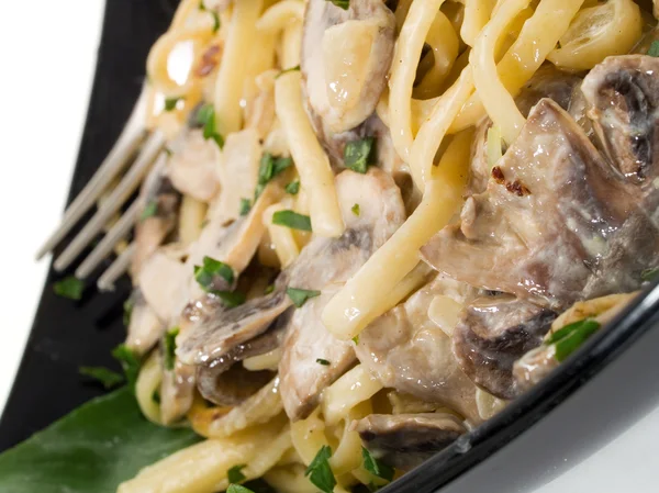 Linguine con funghi e crema — Foto Stock