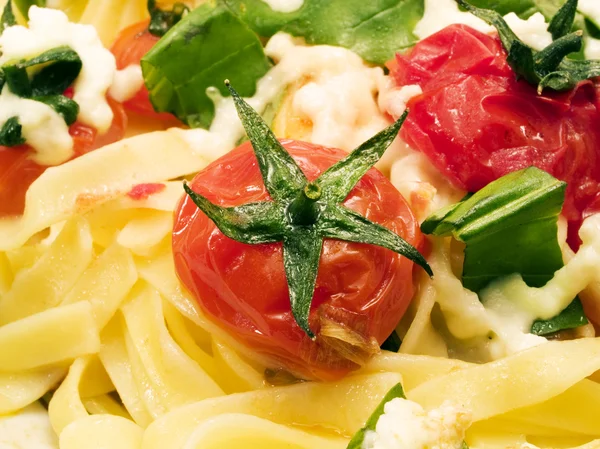 Nudelsammlung - Fettucini mit Tomaten — Stockfoto