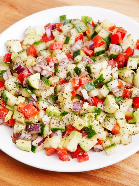 Domates, salatalık ve kırmızı biber salatası — Stok fotoğraf