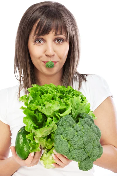 Jeune femme mangeant du brocoli — Photo