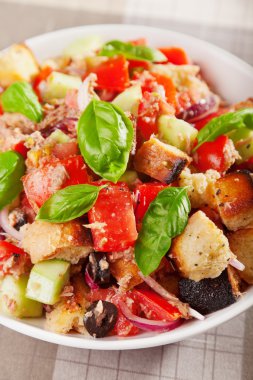 İtalyan domates salatası