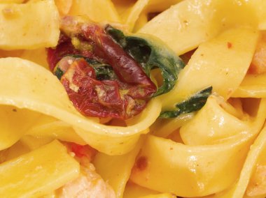 Makarna Colelction - Tagliatelle somon ile