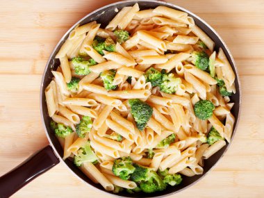 Brokoli ve krema ile Penne