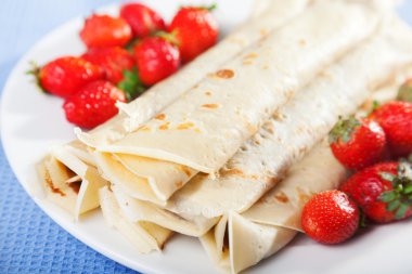 çikolata ve çilek ile Pancakes