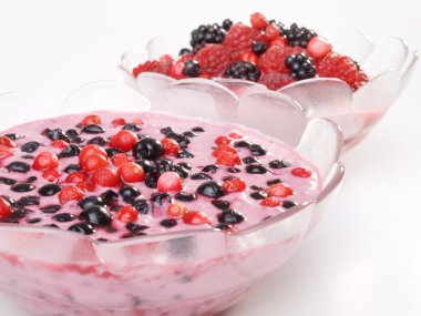 İzole Berry yoğurt