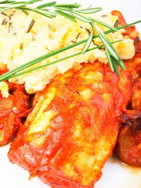 Beyaz domates soslu balık