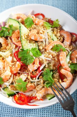 Asya pirinç şehriye salatası