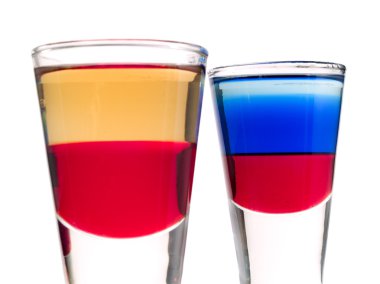 Kokteyl kırmızı tekila ve Rus atış