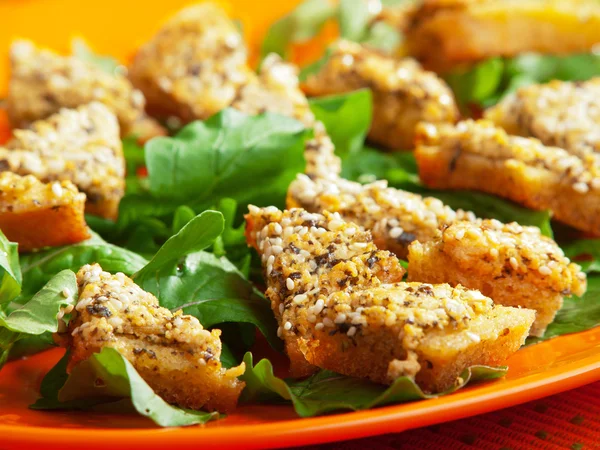 Bruschettas med gauda, sesame seads — Stockfoto