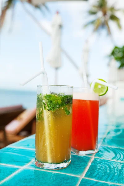 Mai Thai and Mojito Cocktails — Stock Photo, Image