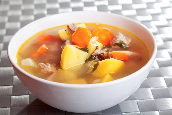 Sopa de vitela com legumes — Fotografia de Stock