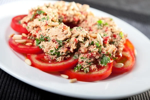 Tomaat en tonijn salade — Stockfoto
